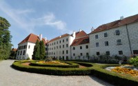 /album/fotogalerie-statni-zamek-trebon-perla-v-okveti-vodni-ruze/zamek-trebon2-jpg1/